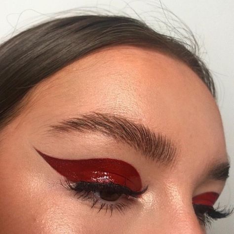 umrzec: https://instagram.com/p/BdQlPV3hk4G/ Mystical Makeup, Daring Makeup, Make Up Tools, Smoky Eyes, Red Makeup, Kesha, Facepaint, Editorial Makeup, Makeup Goals