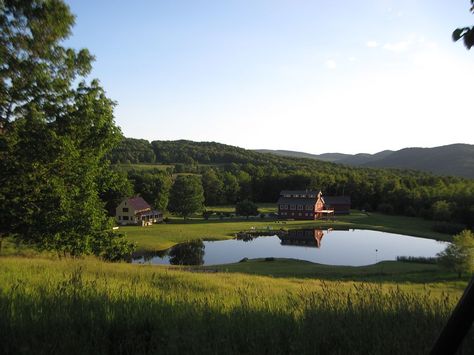 House With Pond, Private Pond, Vermont House, Vermont Vacation, Farm Town, Pond House, Farm Pond, Big Farm, Pond Ideas