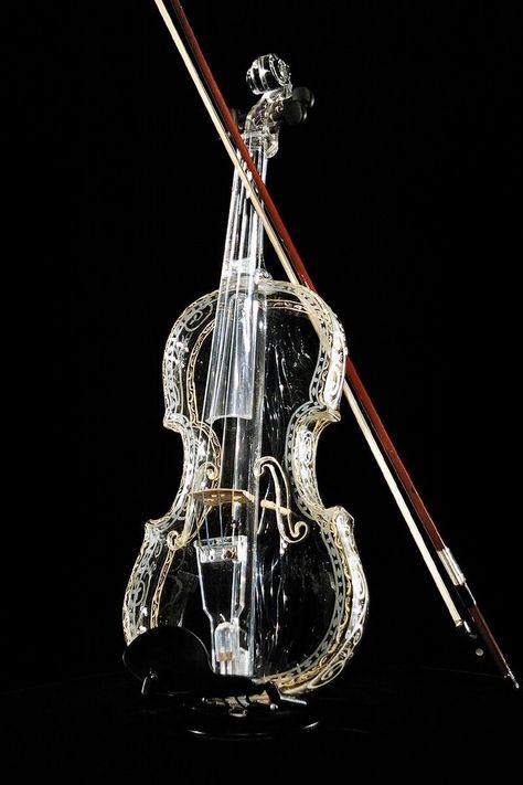 Glass Violin, Viktor Hargreeves, Violin Aesthetic, Cool Violins, Violin Art, Violin Design, Instruments Art, The Vampire Chronicles, Fotografi Vintage