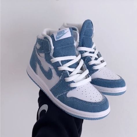 New With Box Air Jordans Off White, Denim Diamonds, Cute Jordans, Custom Jordan, Men Nike Shoes, Fire Shoes, Sneaker Heads, Nike Shoes Women Fashion, Graffiti Wildstyle