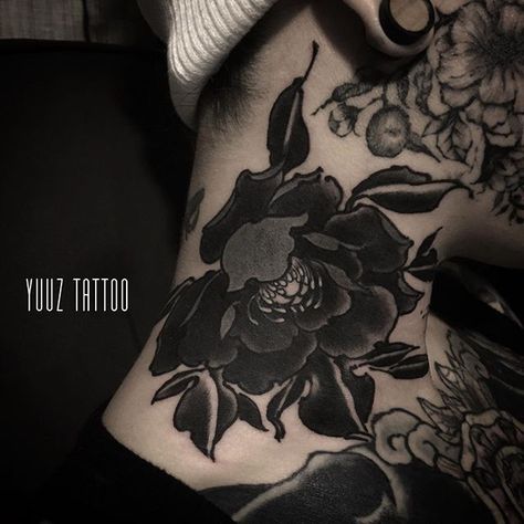 Black peony. #yuuztattoo #peonytattoo Tatuaje Cover Up, Black Flowers Tattoo, 16 Tattoo, Tattoo Neck, Black Tattoo Cover Up, Z Tattoo, Floral Tattoo Sleeve, Geniale Tattoos, Healing Tattoo