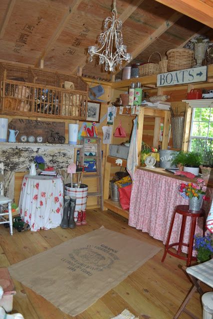 Shed.....interior....love this...could do this with my place! Unfitted Kitchens, Jardin Style Shabby Chic, Sewing Shed, Garden Shed Interiors, Mom Cave, Shed Decor, Shed Interior, Craft Shed, Shed Organization