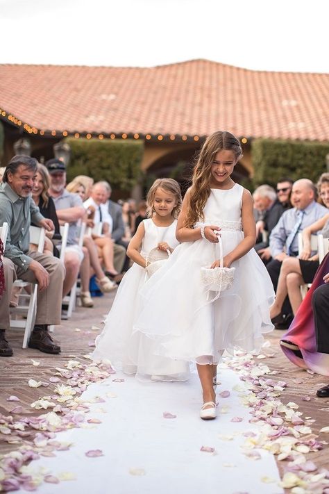 Walking Down Aisle Songs, Ceremony Pictures, Girl Walk, Girl Walking, Wedding Ceremony Photos, Cascade Bouquet, Ceremony Inspiration, Wedding Photos Poses, Wedding Flower Girl