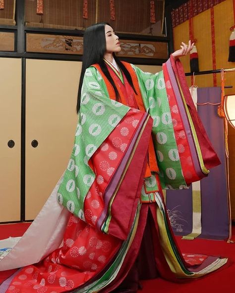 Heian Period Woman, Japanese Royalty Clothing, Japanese Princess Kimono, Traditional Kimono Japan, Traditional Japanese Fashion, Royalty Clothing, Japanese Princess, Medieval Japan, Kimono Traditional