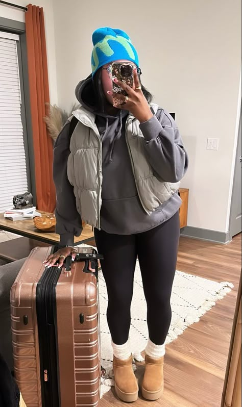 Chill Outfits Black Women Fall, Winter Hat Black Women, Winter Baecation Outfits, Winter Clothing Black Women, Winter Outfits Blackgirl Thick, Airport Outfit Comfy Black Women, Black Girls Cozy Outfits, Uggs Black Women, Chill Winter Outfits Blackgirl