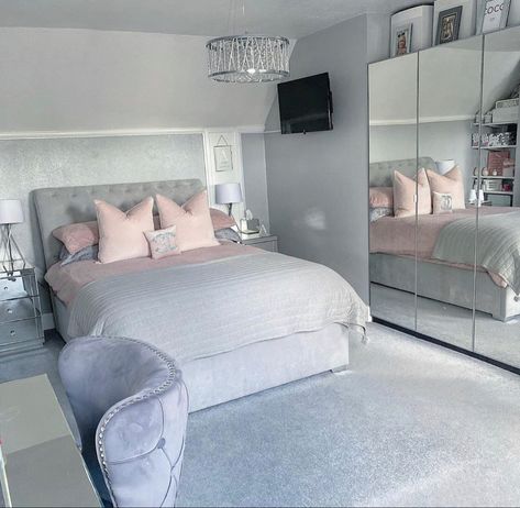 White Room Decor Bedroom, Mirrors Living Room, Color Palette Fall, Grey Bedrooms, Stylish Bedroom Decor, Grey Bedroom Decor, White Room Decor, Luxury Room Bedroom, Classy Bedroom