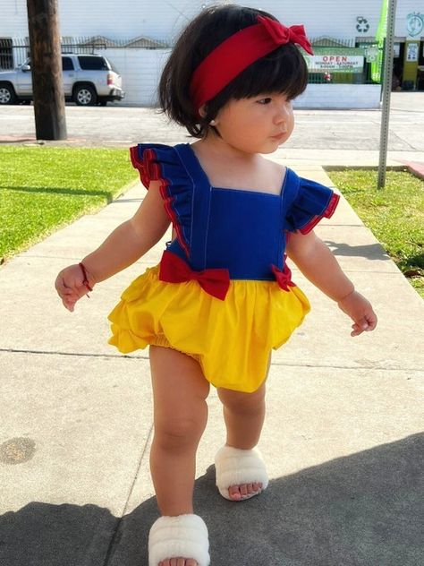 Disney Outfits Toddler Girl, Baby Girl Disney Outfits, Baby Disney Outfits, Toddler Disney Outfit, Baby Snow White Costume, Disney Baby Costumes, Disney Princess Inspired Outfits, White Baby Romper