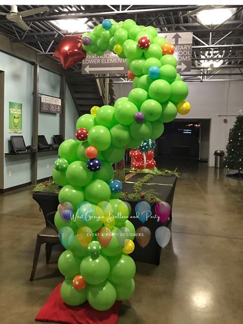 The grinch balloon column and who’ville tree balloon column #grinchmas #whoville #grinch #grinchparty #grinchballoon #christmas #christmasballoons Grinch Christmas Tree Balloons, Grinch Balloon Christmas Tree, Diy Mount Crumpit Grinch, Grinch Ceiling Decorations, Grinch Balloon Column, Who Ville Tree, Grinch Balloon Tree, Grinch Balloon Arch, Grinch Balloons