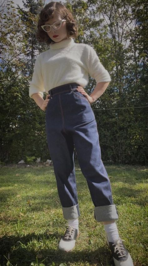 Monroe Inspired 1950’s Fuzzy Sweater and Repro-Jeans Outfit. Paired With a Bullet Bra for a Proper Shape. : r/VintageFashion 50s Outfits For Women, Vintage Americana Coquette, Housewife Outfit, Vintage Jeans Outfit, Vintage Outfits 1940s, 1940's Hairstyles, 1950's Hairstyles, Vintage Retro Outfits, High Waist Blue Jeans