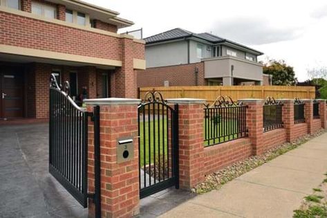 Supreme Green | Walls & Fencing New Home Landscaping, House Fences, Outdoor Fence Decor, Iron Fences, Entrance Garden, Copper House, Melbourne Home, Fence Gate Design, House Fence Design