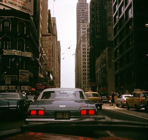 Usa Street, Chicago Aesthetic, New York Vibes, Concept Art Tutorial, Chicago Photos, New York Aesthetic, Paris Photography, Vintage New York, American Cities