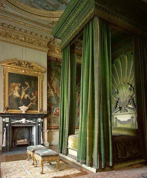 Castle Aesthetic Interior, Green Academia, Houghton Hall, Velvet Decor, Velvet Room, Castle Aesthetic, Russian Literature, Slytherin House, Bellatrix Lestrange