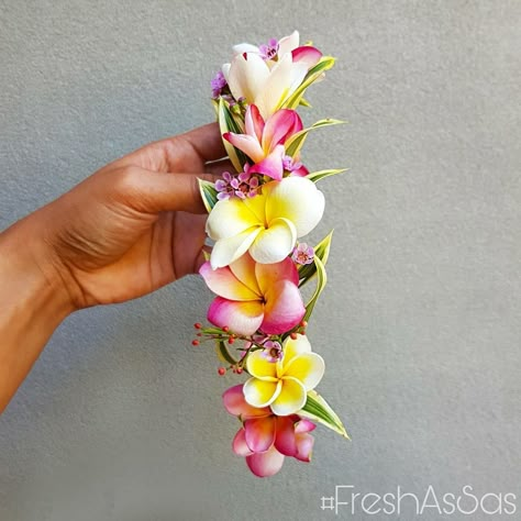 Tropical Flower Arrangements Wedding, Hawaiian Wedding Flower Crown, Plumeria Crown, Hawaii Flower Crown, Hawaiian Flower Arrangements, Hawaiian Floral Headpiece, Frangipani Wedding, Maile Lei, Pink Hawaiian Flower Crown