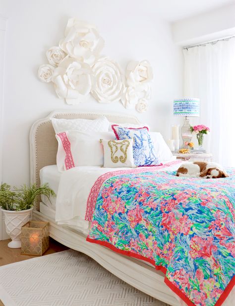 Colorful Bedroom Update with the new Lilly Pulitzer & Pottery Barn Collection Lilly Pulitzer Bedroom, Lilly Pulitzer Room, Colorful Apartment Decor, Summer Apartment, Preteen Bedroom, Pottery Barn Bedrooms, Barn Bedrooms, Apartment Decor Ideas, Colorful Apartment