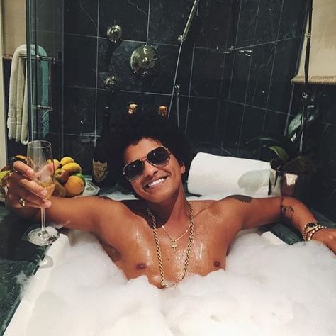 Bruno Mars Wallpaper Laptop, Bruno Mars Pfp, Bruno Mars Shirtless, Mars Pictures, Mars Wallpaper, Latina Magazine, Laptop Wallpapers, Bruno Mars, Bubble Bath