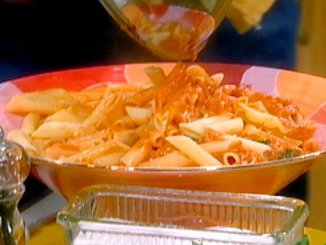 Vodka Penne Pasta, Racheal Ray, Recipes Noodles, Penne Vodka, Rachel Ray Recipes, Vodka Pasta, Rachael Ray Recipes, Cream Pasta, Alla Vodka