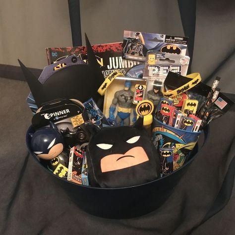 Batman Gift Basket, Batman Gifts, Boyfriend Gift Basket, Kids Gift Baskets, Themed Gift Baskets, Bf Gifts, Creative Gifts For Boyfriend, Gifts For Boyfriend