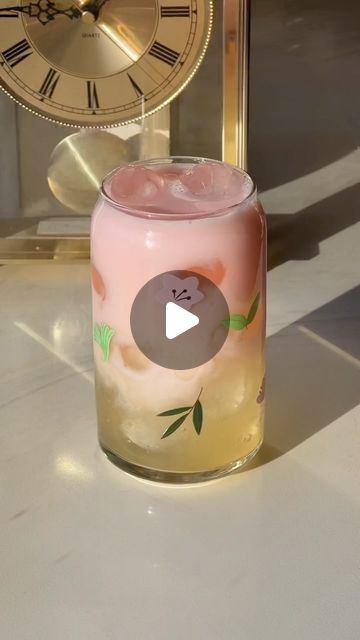 peach strawberry yakult 🌸🌿🍓✨  recipe: 〰️jasmine tea jelly 〰️ice 〰️peach juice 〰️strawberry yakult  #refresher ... | Instagram Yakult Recipe, Tea Jelly, Peach Drinks, Peach Strawberry, Summer Drink Recipes, Jasmine Tea, Peach Juice, Summer Drink, February 3