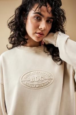 Utility stamped sweatshirt by BDG, complete with an embroidered logo motif creating an embossed effect. Pullover sweatshirt with a ribbed crew neck, drop shoulders, long sleeves and stretchy rib trims. Only at Urban Outfitters. **About Better Cotton** \- By choosing our cotton products, you’re supporting our investment in Better Cotton’s mission \- This product is sourced via a system of mass balance and therefore may not contain Better Cotton \- Bettercotton. org/massbalance **Content + Care** Logo Sweatshirt, Embossed Logo, Emboss, Pullover Sweatshirt, Drop Shoulder, Investment, Urban Outfitters, Fitness Models, Long Sleeves