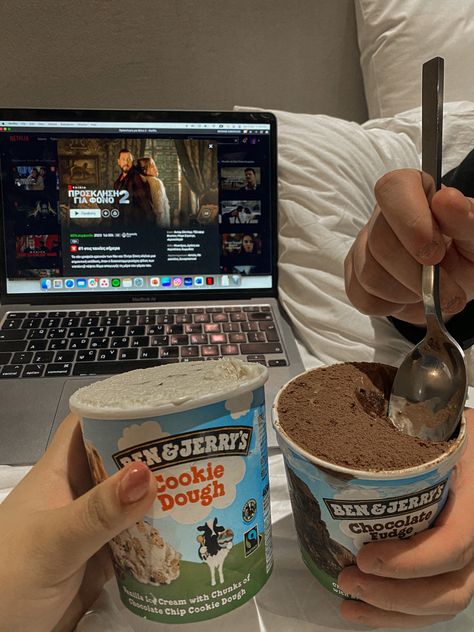 Ice Cream Movie, Movie Snacks, Cream Aesthetic, Think Food, Vanilla Chocolate, Netflix And Chill, Ben And Jerrys Ice Cream, Chocolate Ice Cream, Chocolate Fudge