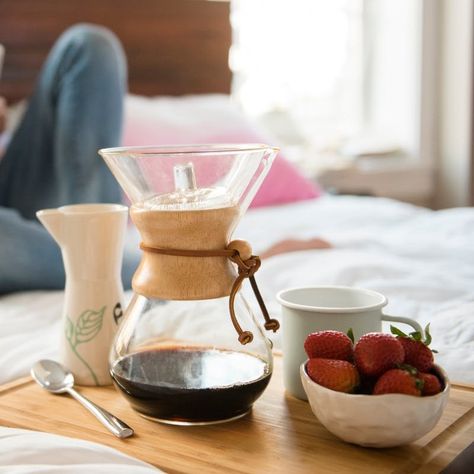 How your diet could affect your sleep. Chemex Coffee, Coffee Photography, Pour Over Coffee, Speciality Coffee, Coffee Cafe, Coffee Roasters, Coffee Love, V60 Coffee, Coffee Art