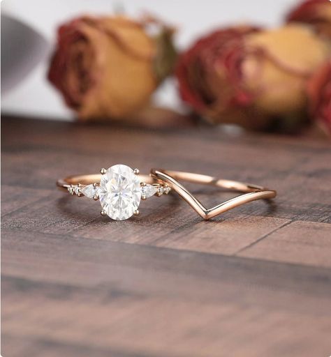 Moissanite Wedding Set, Rose Gold Moissanite Ring, Oval Moissanite Ring, Moissanite Engagement Ring Set, Cute Engagement Rings, Moissanite Bridal Sets, Future Engagement Rings, Detailed Engagement Ring, Moissanite Engagement Ring Oval