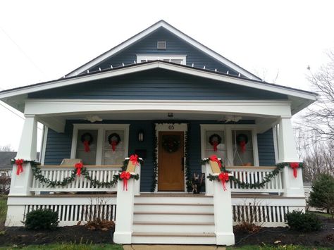 Traditional Christmas Porch on Craftsman house. Craftsman Christmas Decorations Outdoor, Craftsman Christmas Porch, Craftsman Bungalow Porch, Craftsman Christmas, Craftsman House Exterior, Bungalow Porch, House Christmas Decorations, Christmas Porches, Craftsman Porch