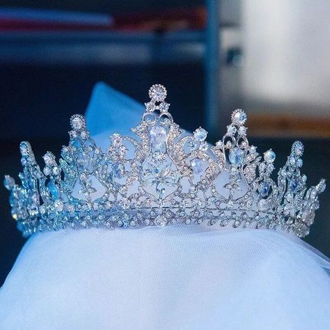 Baby Blue Quinceanera, Quince Crown, Light Blue Quince, Cinderella Quinceanera Themes, Cinderella Quinceanera, Crown Bridal Hair, Quinceanera Themes Dresses, Quinceanera Crown, Blue Quince