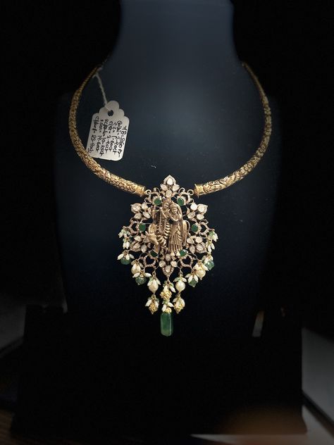 Gold Kanti Designs, Gold Pendant Designs Indian, Tempal Jewelry, Kante Necklace Designs, Kanti Necklace Designs Gold, Nakshi Necklace Designs, Latest Gold Pendant Jewelry, Lockets Gold Indian, Kanti Necklace Designs