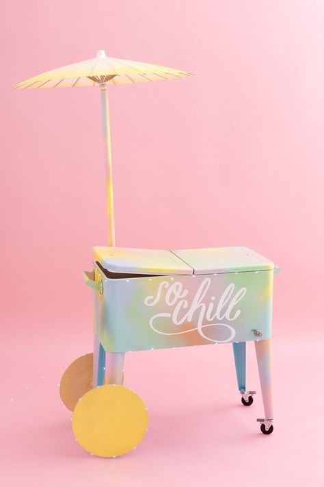 Make Every Day National Ice Cream Day With This DIY Ice Cream Cart via Brit + Co Ice Cream Cooler, Gerobak Dorong, Ice Cream For Breakfast, Diy Cooler, Ice Cream Stand, Ice Cream Cart, Ice Cream Day, Diy Ice Cream, Love Ice Cream