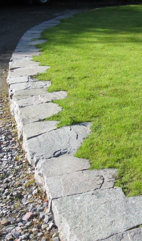 Lawn Edging Stones, Backyard Landscape, Tiled Shower, Landscaping With Large Rocks, Lawn Edging, Rock Garden Landscaping, Stone Path, Garden Pathway, Garden Edging