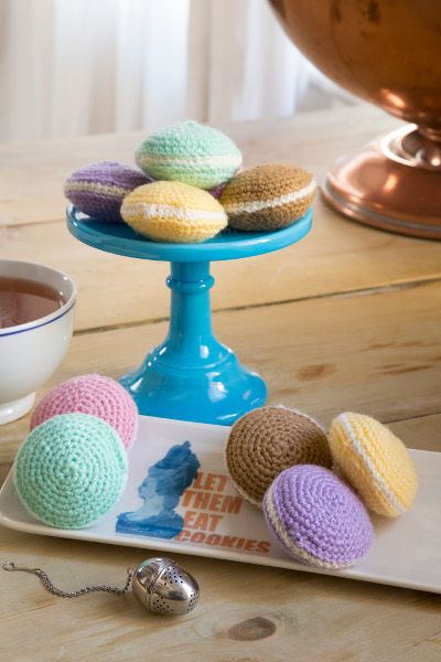 What a sweet way to enjoy your crochet! Make and display them for the perfect no-calorie treat. Create multiples in a wide array of colors to mimic the different flavors available. Designed by Nancy Anderson for Red Heart Knitting Clothes, Easy Crochet Patterns Free, Food Patterns, All Free Crochet, Crochet Food, Crochet Amigurumi Free Patterns, Crochet Amigurumi Free, Crochet Home Decor, Red Heart Yarn