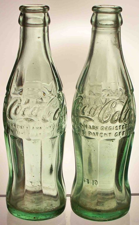 Vintage Coke bottles Old Coke Bottles, Classy Pictures, Glass Coke Bottles, Coca Cola Cake, Cola Cake, Bottle Drawing, Coca Cola Bottles, Vintage Coke, Trade Mark