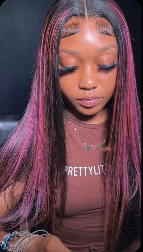 Pink And Black Sew In Weave, 2 Color Quick Weave, Pink Highlights Sew In, Spring Lace Front Wigs, Colored Wigs Hairstyles, Birthday Wig Color Ideas, Black And Pink Quick Weave, Black N Pink Hair, Wig With Glitter Strands