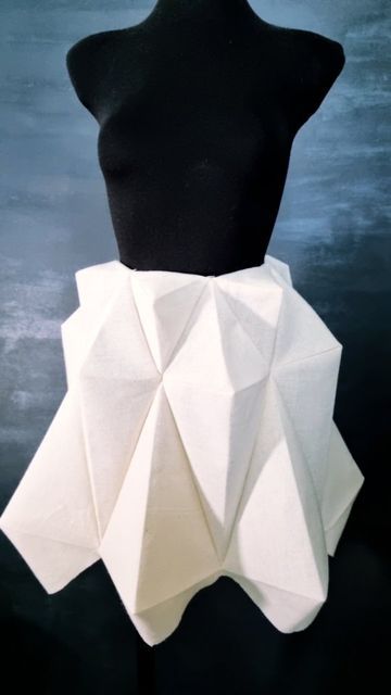 Haute Couture Techniques, Darts Fashion, Architectural Clothing, Shape Project, Pattern Making Tutorial, Textile Art Techniques, Formal Dress Patterns, Fashion Draping, Pattern Magic