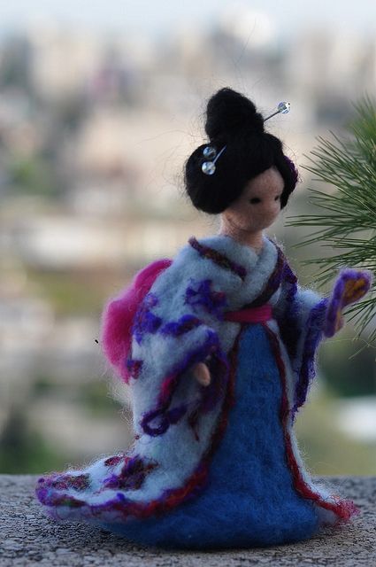 Needle felted Geisha-Waldorf inspired standing doll-soft sculpture by daria.lvovsky, via Flickr Doing Splits, Needle Felted Dolls, Felted Dolls, Wool Needle Felting, Bendy Doll, Felt Fairy, Needle Felting Tutorials, Felting Tutorials, Felt Patterns