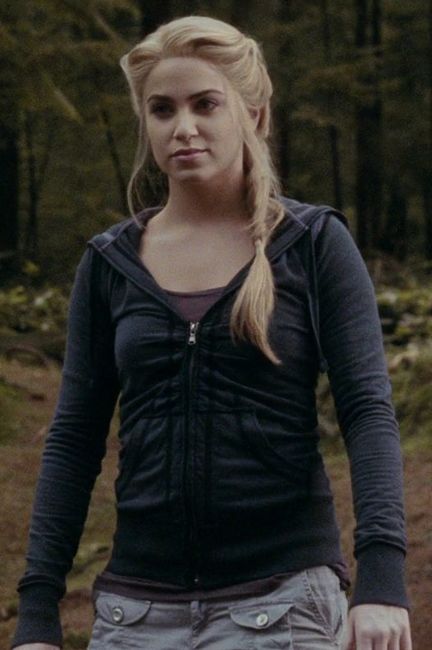 I love her hair in this scene! <3 Rosalie Twilight, Goodbye Earl, Rosalie Cullen, The Twilight Saga Eclipse, Rosalie Hale, Twilight Photos, Edward Bella, Twilight Series, Nikki Reed