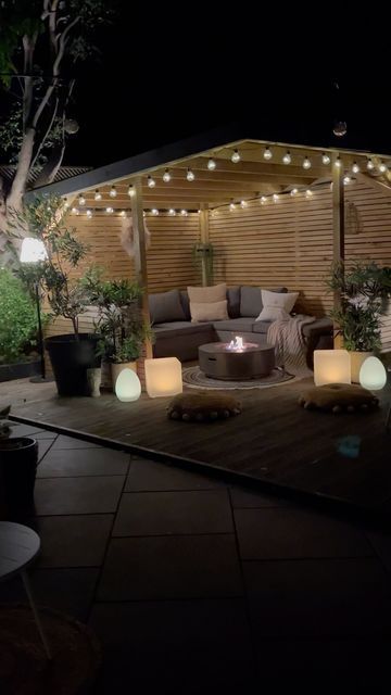 Pergola On Decking Ideas, Garden L Shaped Seating, Small Garden Design With Pergola, Pergola Built In Seating, Outdoor Pagoda Ideas, Backyard Corner Pergola Ideas, Pogola Garden Pergolas, Love Island Garden Ideas, Garden Snug Ideas