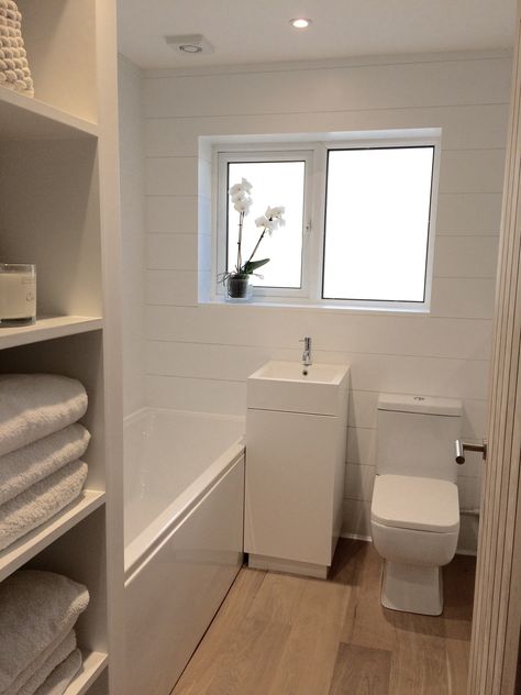 Timber Floor Bathroom, White Bathroom Wood Floor, Oak Floor Bathroom, Bathroom With Wood Floor, Bathroom With Wooden Floor, Simple White Bathroom, Bathroom Wood Floor, Bathroom Wooden Floor, Small Toilets