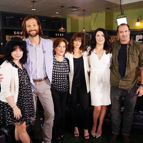 Pin for Later: Jared Padalecki Looks Happier Than Ever at the Gilmore Girls Reunion Jared Padalecki Gilmore Girls, Gilmore Girls Reunion, Movie Amy, Gilmore Girls Cast, Scott Patterson, Amy Sherman Palladino, Gilmore Girl, Alexis Bledel, Lauren Graham