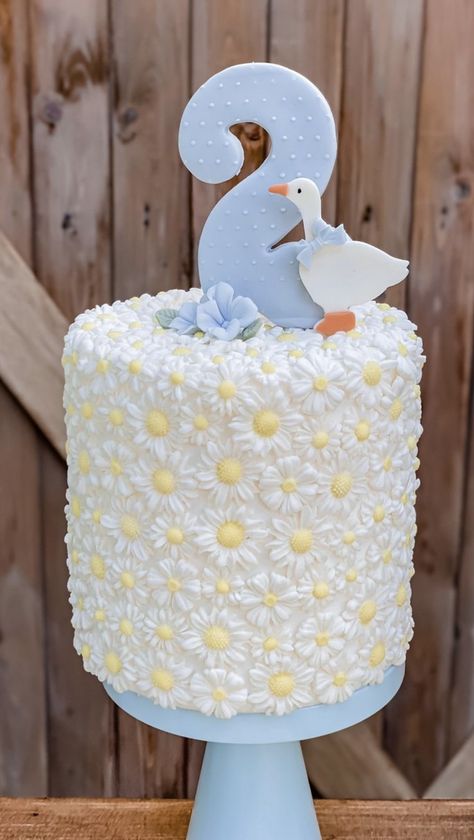 Yellow Lab Cake, Goose Cake Topper, Goose Cake Ideas, Silly Goose Cake, One Silly Goose Birthday Cake, Goose Themed Birthday Party, Duck Themed 2nd Birthday Party, Goose Birthday Cake, Goose Baby Shower Ideas