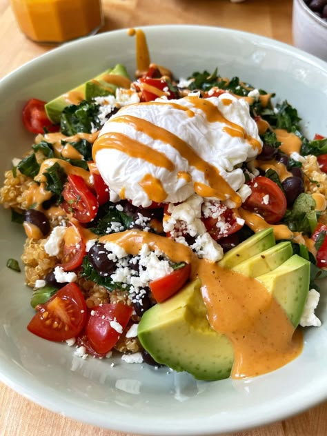 Cashew Sauce, Breakfast Salad, Instagram Add, Poached Egg, Breakfast Bowl, Savory Breakfast, Weekend Brunch, How To Cook Quinoa, Breakfast Bowls