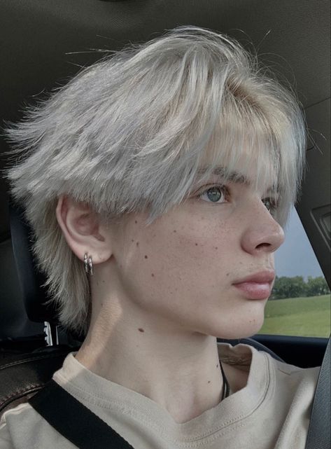 Silver Blonde Hair Men, White Fluffy Hair Boy, White Blonde Hair Men, Light Blonde Hair Men, Blonde Hairstyle Men, White Hair Men Aesthetic, White Hair Boy Oc, Mens Middle Part, Blonde Hairstyles Short