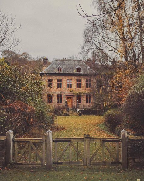 English Cottage Dreams! Old Stone, English Cottage, Autumn Aesthetic, Manor House, Pretty Places, In The Fall, الرسومات اللطيفة, My Dream Home, Future House