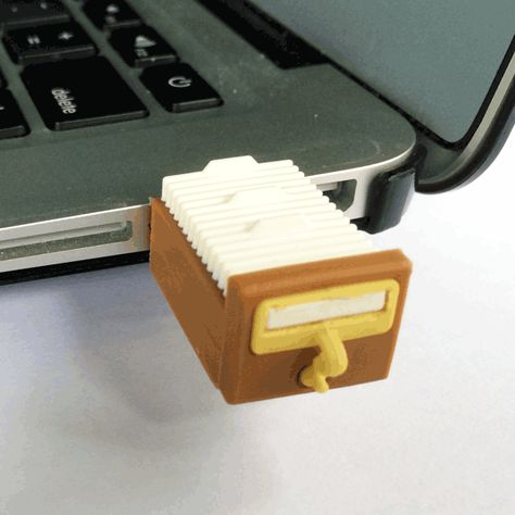 Awe, a tiny card catalog USB drive. From the brilliant folks at Unshelved. Library Humor, Library Card Catalog, Usb Design, Instruções Origami, Card Catalog, Thumb Drive, Library Card, Pen Drive, Usb Drive