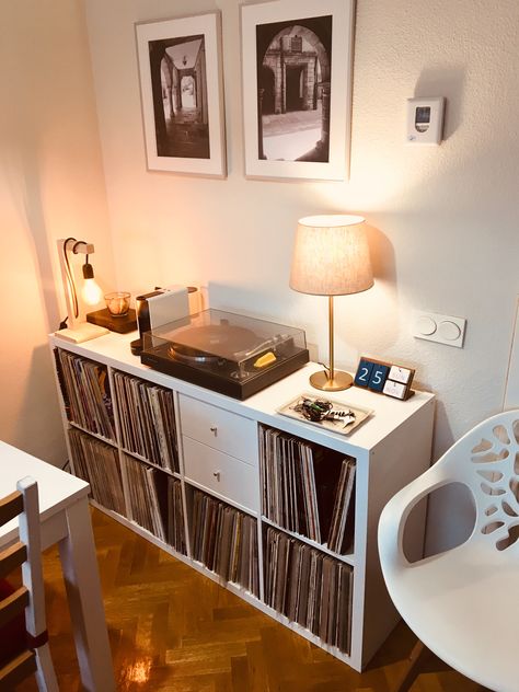 Vinyl Collection Storage, Ikea Kallax Record Storage, Turntable Setup Bedroom, Turntable Corner, Kallax Record Storage, Turntable Setup Living Rooms, Vinyl Set Up, Vinyl Setup Ideas, Vinyl Record Storage Ikea