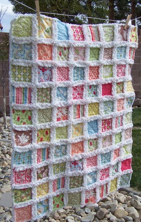 Minky Rag Quilt, Rag Quilt Tutorial, Colchas Quilting, Rag Quilt Patterns, Happy Colours, Baby Rag Quilts, Quilt Backing, Rag Quilts, Dot Fabric