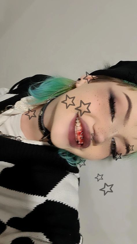 selfie smiling with blood on teeth Smiley Piercing Fangs, Cheekbone Piercing, Smiley Piercing Aesthetic, Smile Piercing, Piercings Smiley, Finger Piercing, Smiley Piercing, Face Piercings, Snake Bites