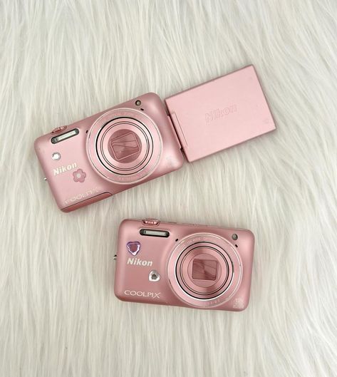 Pink Digital Camera Aesthetic, Pink Camera Aesthetic, Good Cameras, Pink Digital Camera, Pink Camera, Digi Cam, Samsung Camera, Best Digital Camera, Cute Camera