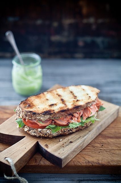 Grilled salmon sandwich with pesto avocado spread. Grilled Salmon Sandwich, Sandwiches With Pesto, Sandwich With Pesto, Salmon Sandwiches, Salmon Sandwich, Avocado Spread, Snacks Für Party, Soup And Sandwich, Grilled Salmon